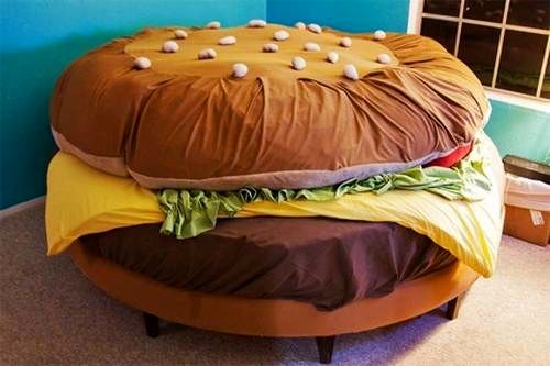 شبها لای همبرگر بخوابید !