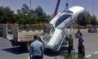 خودروی پژو ۴۰۵ بر اثر سانحه به دو نیم شد