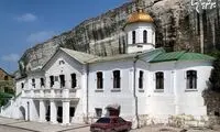 کلیسایی که در یک غار طبیعی ساخته شده