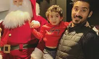 رضا گوچی و پسرش در کنار بابانوئل