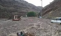 بیرون کشیدن خودروهای غرق‌شده در سد کرج