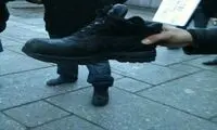 دیکتاتور در آمریکا ترور کفشی شد! + عکس