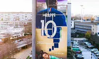 نقاشی دیواری زیبا از ستاره فرانسوی