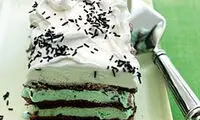 طرز تهیه کیک بستنی شکلاتی و نعنایی