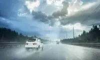 آیا رانندگی افراد در باران متفاوت است؟
