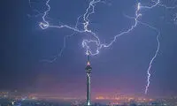 منظره‌ای زیبا از رعد و برق در آسمان تهران
