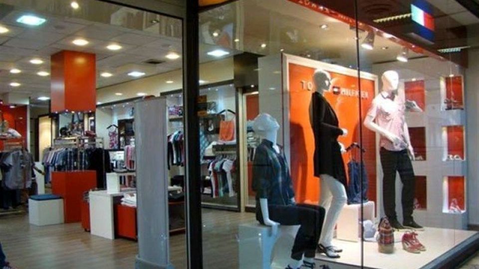 ببینید؛ مانکن‌های زنده در فروشگاه‌های لباس تهران!