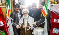 عکس: جنتیِ پدر و پسر در نمایشگاه بسیج