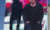 نصب بنری عجیب از فیلم «سلام بمبئی»!