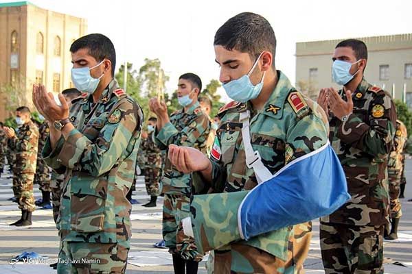 تصویر جالب از نماز عید فطر در دانشگاه افسری