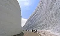 جاده محصور بین برف در ژاپن +عکس