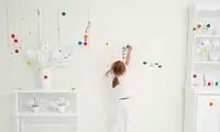 طراحی جالب اتاق با هزاران استیکر ! / عکس