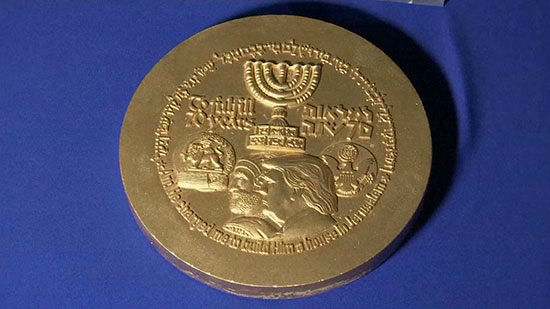 ترامپ و تمثال کورش بزرگ روی سکه اسراییلی‌ها