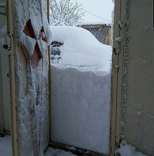 برخی از روستا‌های لرستان در زیر برف پنهان شدند