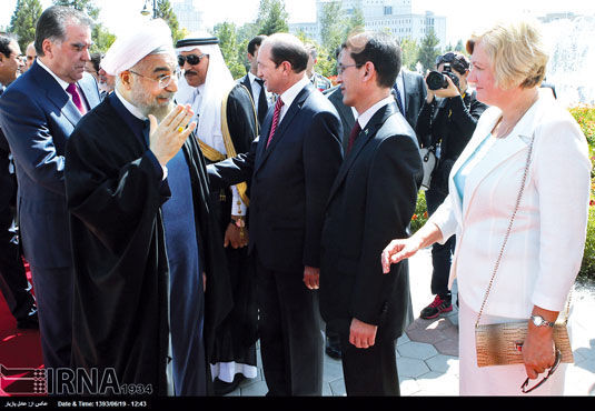 استقبال سفیر آمریکا از روحانی در تاجیکستان
