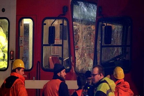 ۴۰ زخمی در برخورد دو قطار در آلمان