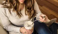 چگونه استرس باعث کاهش یا افزایش وزن می‌شود