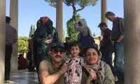 بازیگر «زوج یا فرد» با همسر و فرزندش در حافظیه
