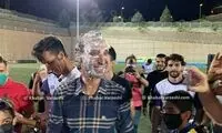 قابی بامزه از رضا عنایتی در جشن صعود هوادار