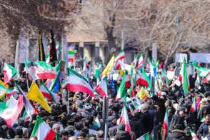 حضور عروس و داماد با لباس عروسی در مراسم جان‌فدایان