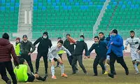 حمله خشن به داور در پلی‌آف لیگ ازبکستان