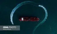 مانور قایق‌های سپاه در اطراف نفتکش انگلیسی