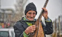 پیرمرد نوازنده در هوای برفی زنجان