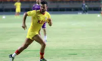 لباس جدید سروش؛ زرد مایل به قرمز