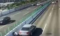 ببینید؛ فاجعه هولناک وسط اتوبان، رانند له شد!