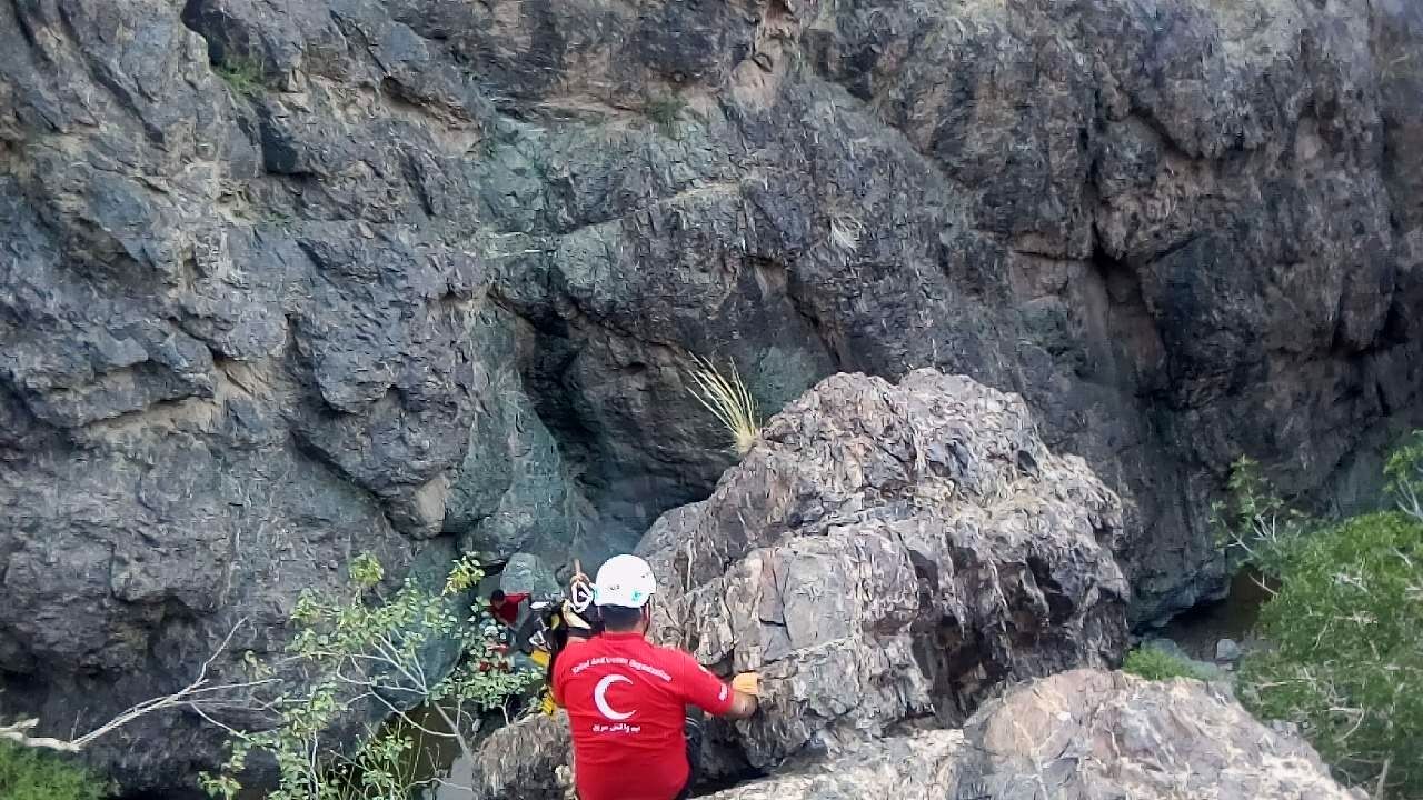 نجات پنج طبیعت گرد گرفتارشده در ارتفاعات البرز 