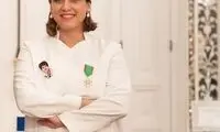 زنی که در فرانسه، پرچم ایرانی‌ها را بالا برد