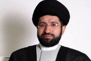 سید مسعود خامنه‌ای در کنار سردار سلیمانی و رهبر انقلاب