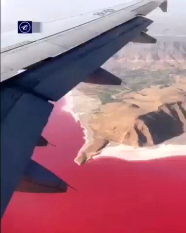 نمایی زیبا از دریاچه نادر قرمز رنگ در قلب ایران