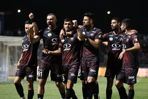 پرسولیس در سه دقیقه حامد لک را گلباران کرد