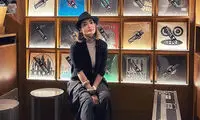 استایل هنری بازیگر «شغال» در میان تابلوهای نقاشی