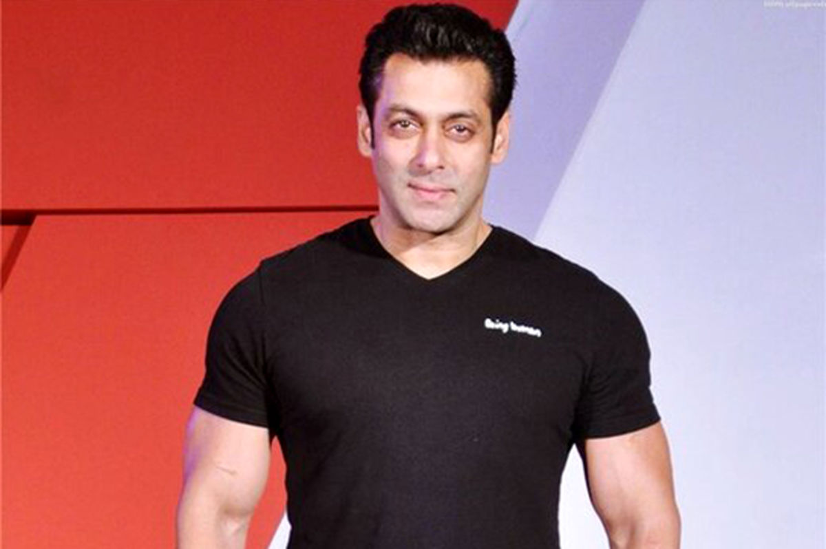 حضور سلمان خان با اسکورت مسلح در خیابان‌های هند!