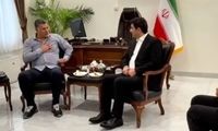 دیدار صمیمانه علی دایی با یک مقام دولتی 