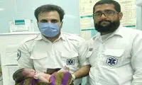 عکسی از تولد نوزاد عجول در آمبولانس
