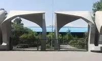 قاب خاص از سنگربندی مقابل دانشگاه تهران