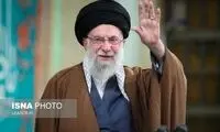 تصویری از آخرین نماز عید فطر به امامت رهبر شهید