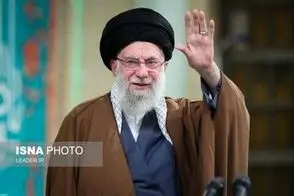 تصویری از آخرین نماز عید فطر به امامت رهبر شهید