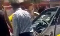 پژو پارس بین کامیون و جدول پرس شد!