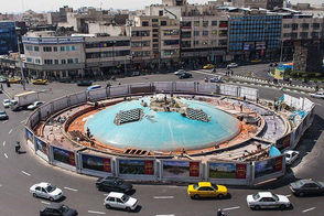طرح دیوارنگاره جدید میدان انقلاب جلب توجه کرد