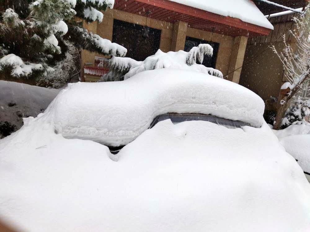 عکسی عجیب از  مدفون شدن ماشین در برفِ تهران