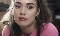 استوری هانده سورال از خود با یک استایل متفاوت