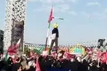 اعدام نمادین ترامپ در تشییع پیکر رهبر شهید