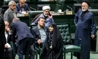 تیتر خاص یک روزنامه برای تنها وزیر زن کابینه