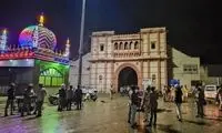 شلاق زدن مسلمانان معترض مقابل یک مسجد