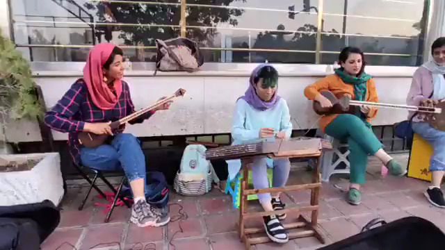 موسیقی خیابانی این چهار زن در تهران دل‌ها را شاد کرد