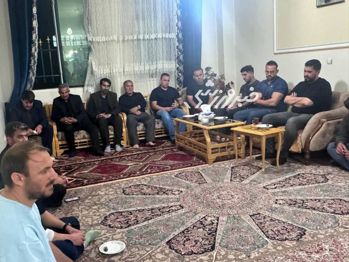  حضور بازیکن پرسپولیس در منزل الهه حسین‌نژاد 